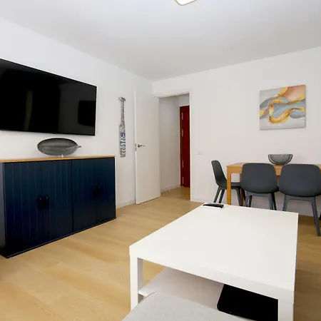 Centre Beachfront Rossi Apartmán *